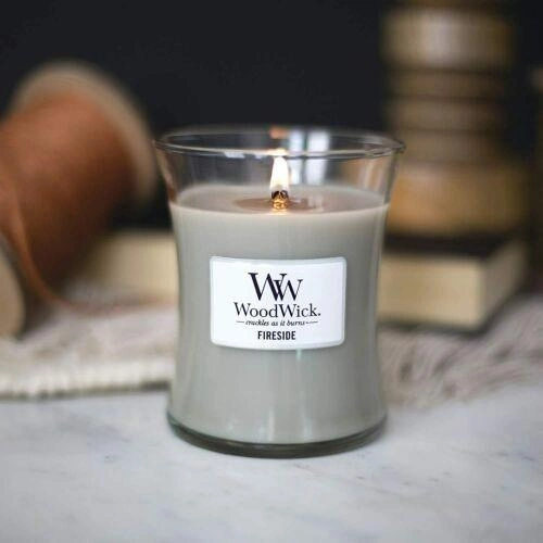 Woodwick - Ароматическая свеча с ароматом копченого дерева и яблочной кожуры Fireside - Фото 4