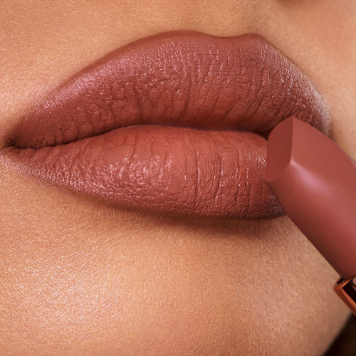 Charlotte Tilbury - Помада для губ Super Fabulous Super Nudes Matte Revolution lipstick - Фото 2