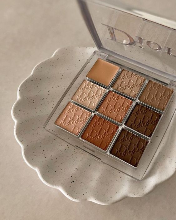 Dior - Палетка теней Nude Essentials Eyeshadow Palette - Фото 2