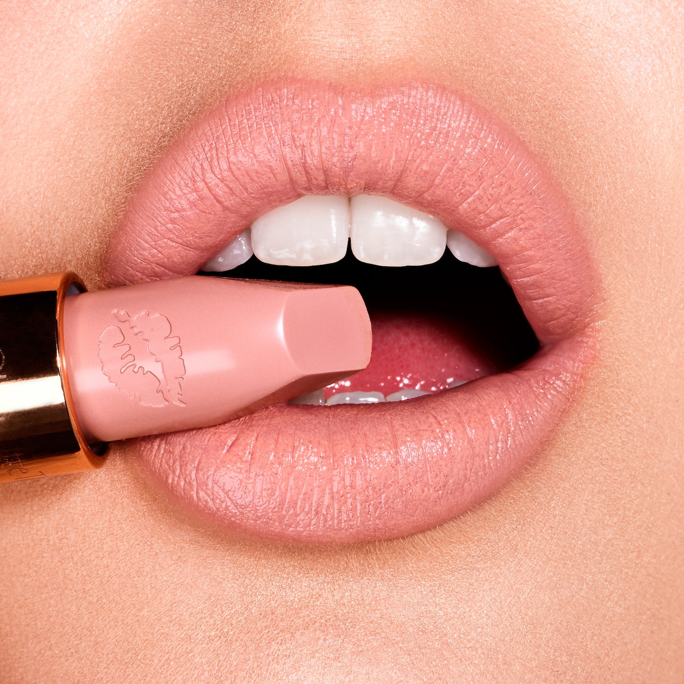 Charlotte Tilbury - Помада для губ KIM K.W. Hot Lips Lipstick - Фото 2