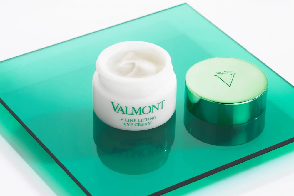 Valmont - Ліфтинг-крем для шкіри навколо очей V-Line Lifting Eye Cream - Зображення 3